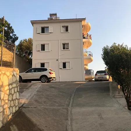 Emiliano Apartment Borsh